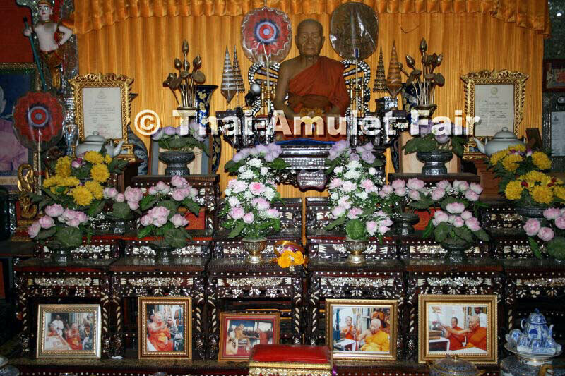 Luang Pho Phut war zu Lebzeiten der Abt des Wat Klang Bang Kaew in Nakhon Pathom