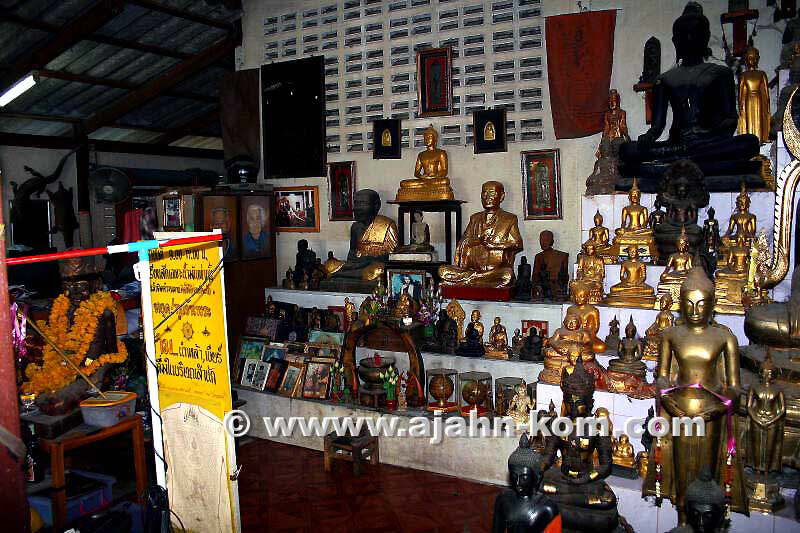Ajahn Kom ist ein groer Verehrer von Luang Phu Thuad und Luang Pho Toh