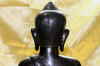Die detailreiche Darstellung der Phra Setthi Pathommas Buddha Statue von Ajahn Kom ist einzigartig.