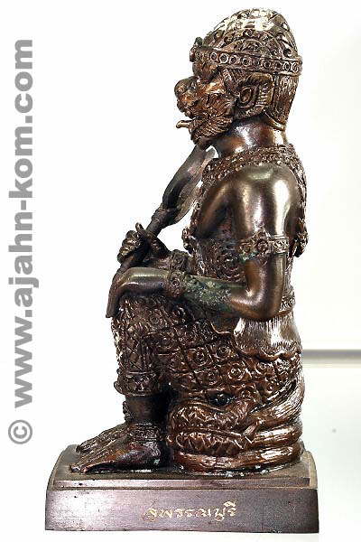 Ajahn Kom Phaya Anuchit Statue aus dem Jahr 2005 - Linke Seite